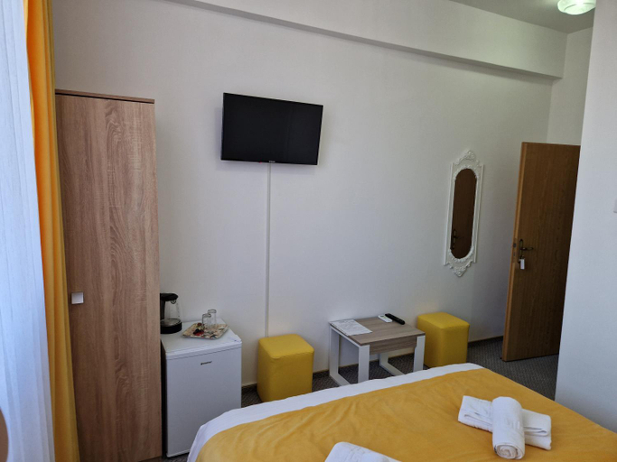 Others 5, ANTIK HOUSE, Cornu De Jos