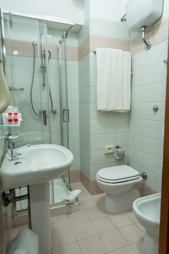 Bathroom 5, Corallo, Messina