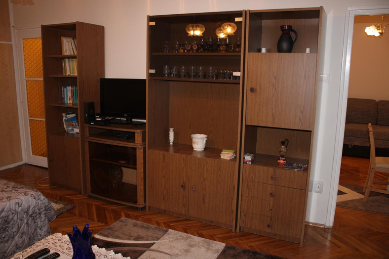 Others 4, Three hippos apartman, Budapesti