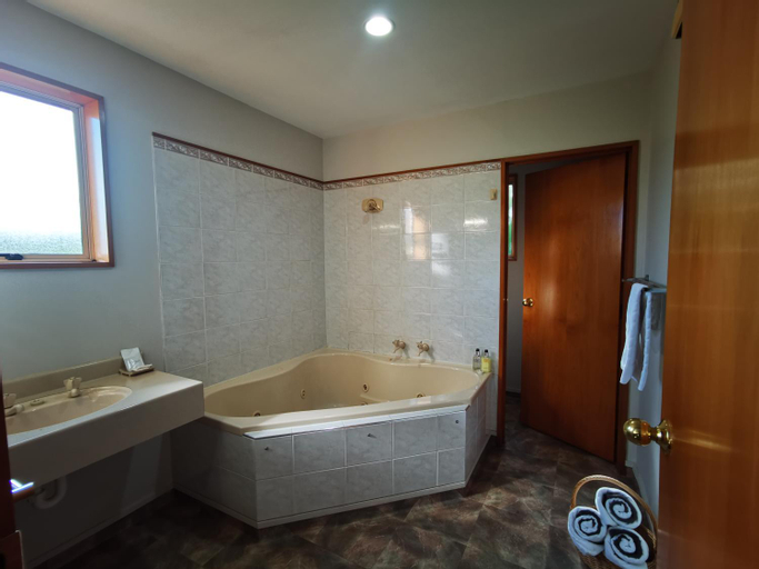 Bathroom 4