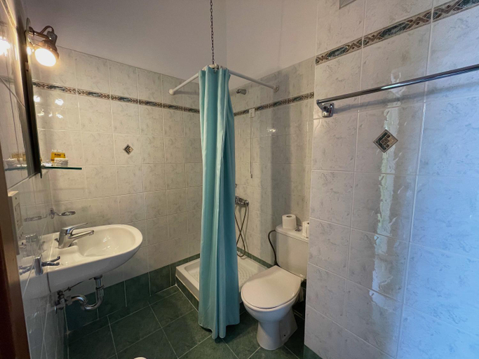 Bathroom 3, Nafplia, Peloponnese