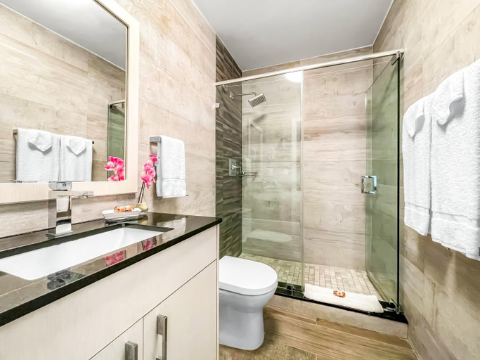 Bathroom 3, Casa Pellegrino, Broward