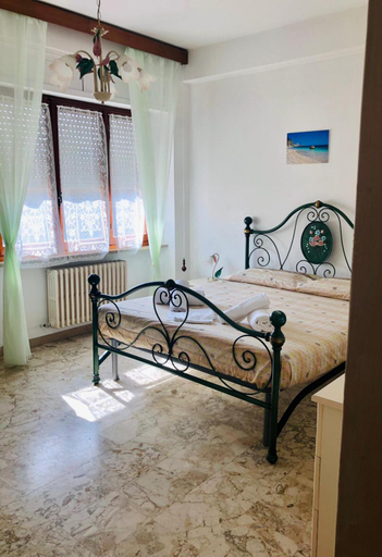 Others 2, B&B Stella marina, Macerata