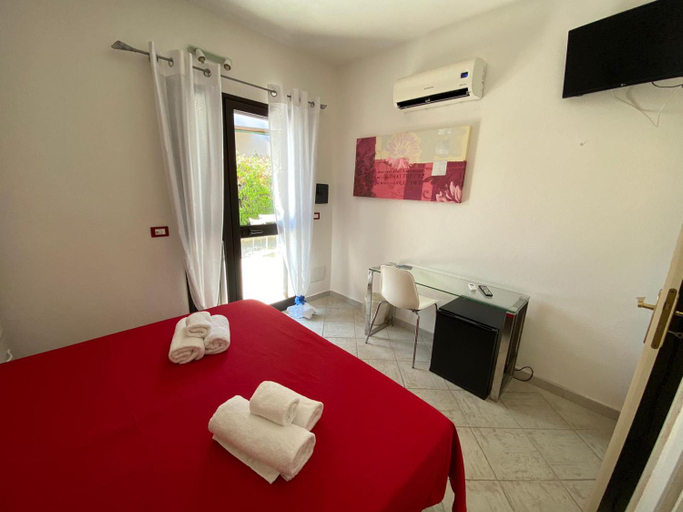 Others 4, Petite Maison - Petits Appartements, Nuoro