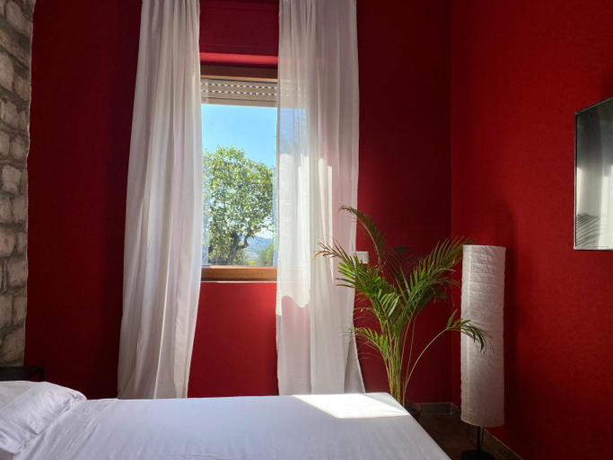 Bedroom 2, Bombrelais, Benevento