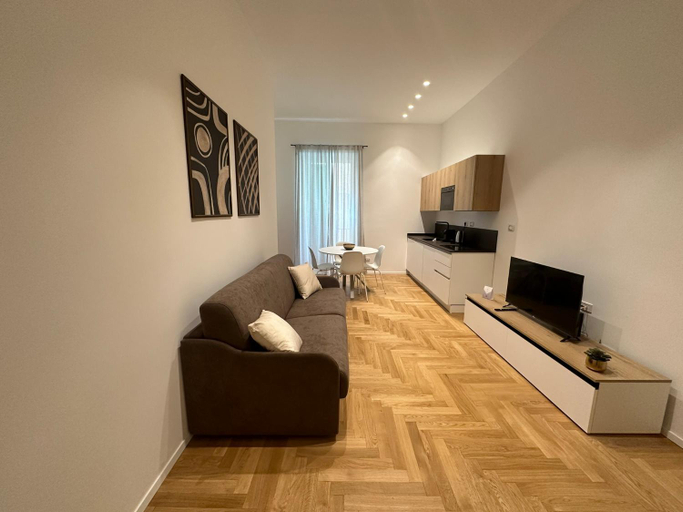 Others 5, Lily Suite, Palermo