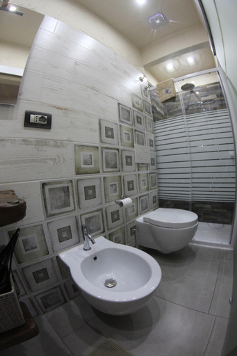 Bathroom 4, Lightroom, Aosta