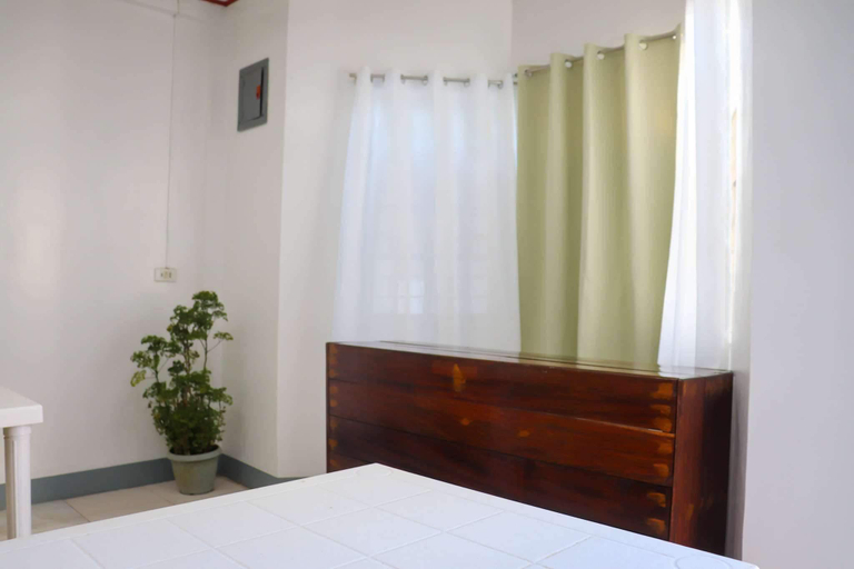 Others 2, EM'S HOMESTAY, Coron