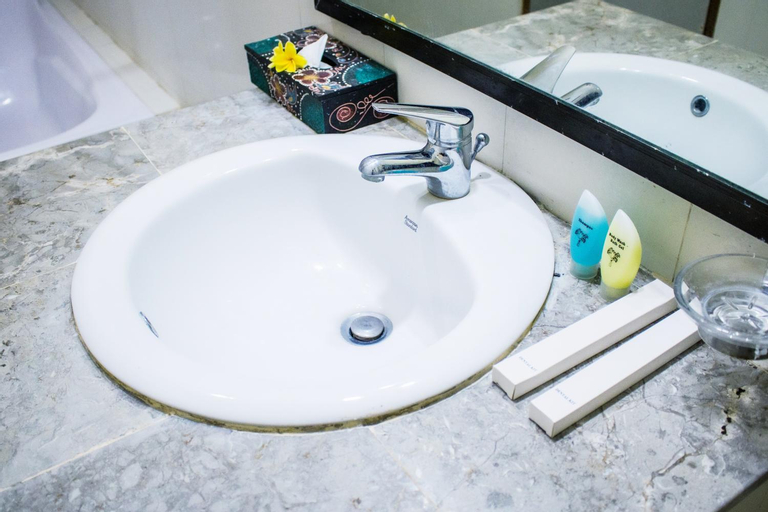 Bathroom 7