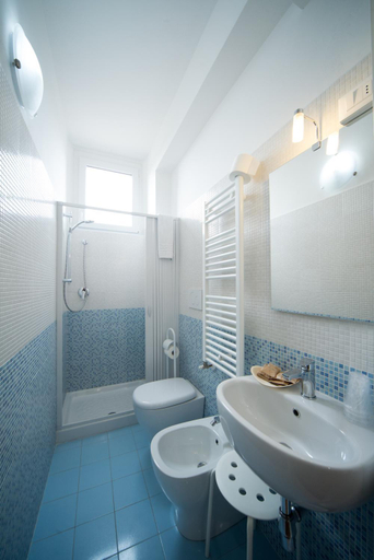 Bathroom 2, Risorgimento - Albergo - Bar, Rimini