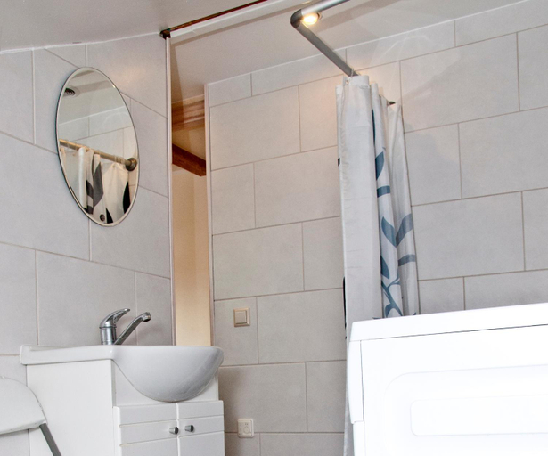 Bathroom 3, Supeluse Apartments, Pärnu