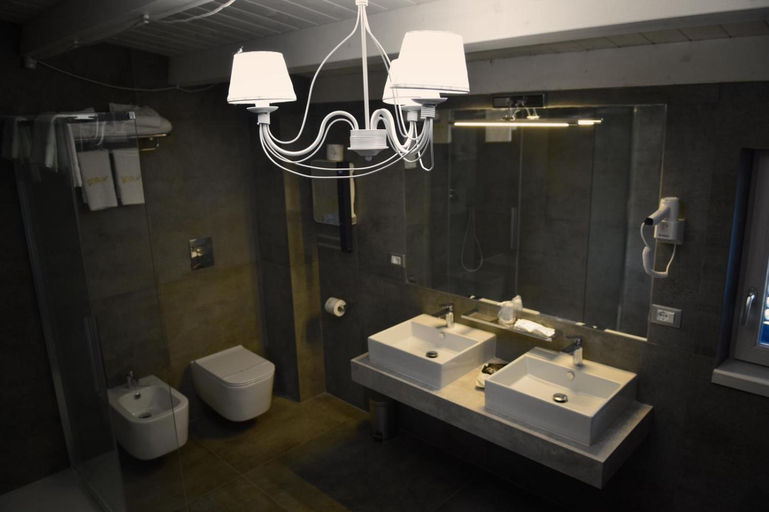 Others 4, B&B GDA, Foggia