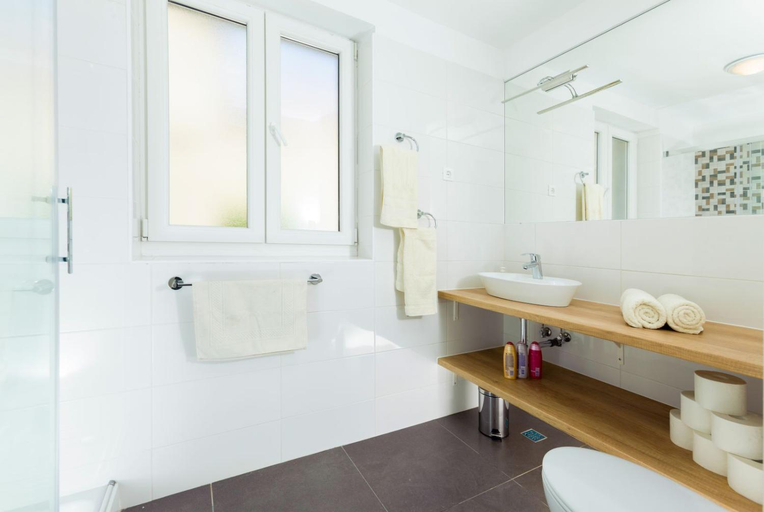 Others 4, Apartments & Room Libar, Split