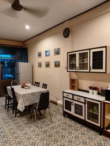 Food & Drinks, Real Bangkok Guesthouse. Live like a real local., Pathum Wan