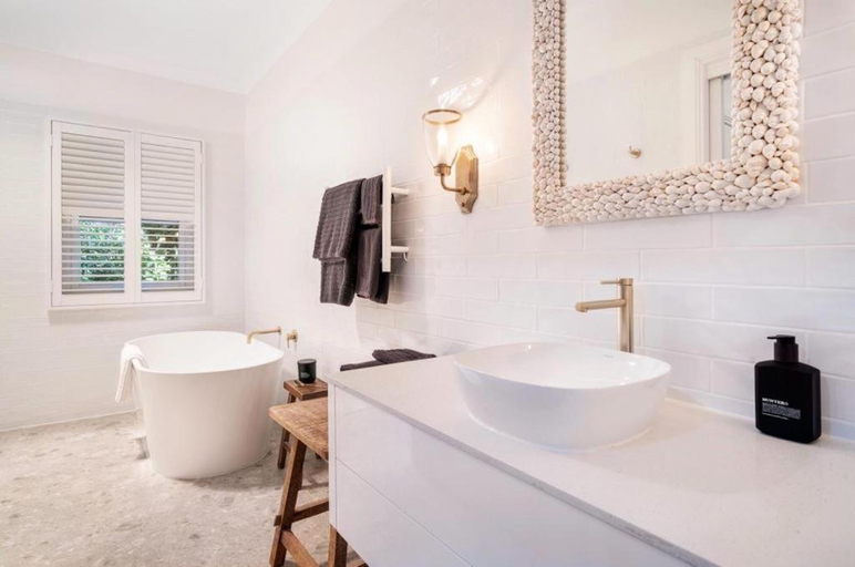 Bathroom 1, Beechworth House, Indigo - Pt A