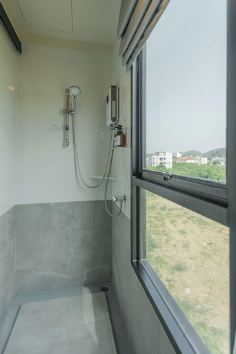 Bathroom 10