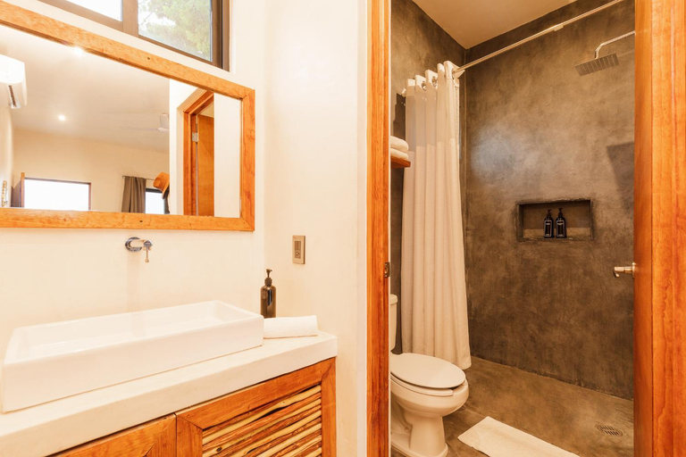 Bathroom 2, Che Bacalar Hostel & Bar Adults Only, Othón P. Blanco