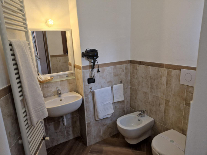 Bathroom 2, Le Rustiche Foresteria, Brescia