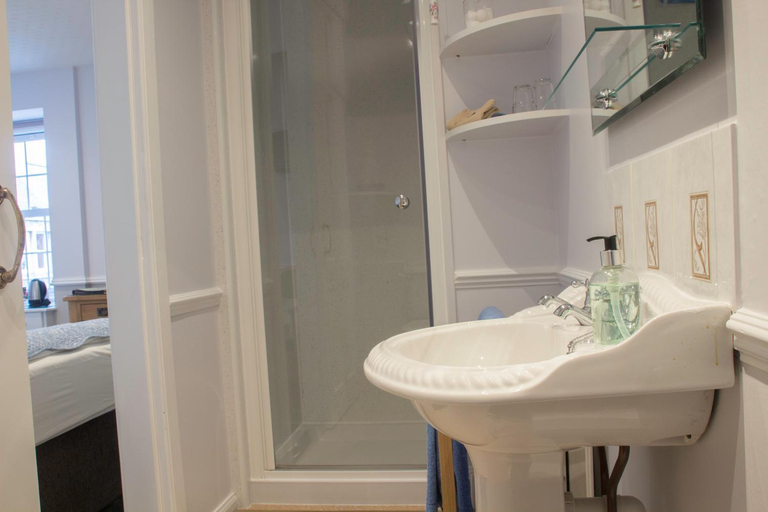 Bathroom 3, Meadhon Guest House, Scottish Borders