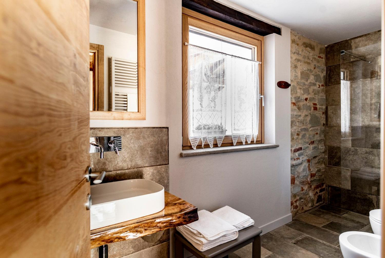 Bathroom 9