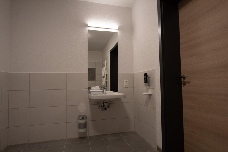 Bathroom 3, Central Hotel Wagenfeld, Diepholz