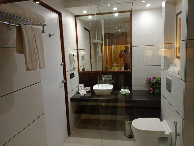 Bathroom 4, Spree Hotel Jaipur, Jaipur
