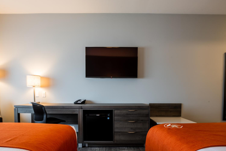 Bedroom 3, Amsterdam Inn & Suites, Ascend Hotel Collection, Carleton
