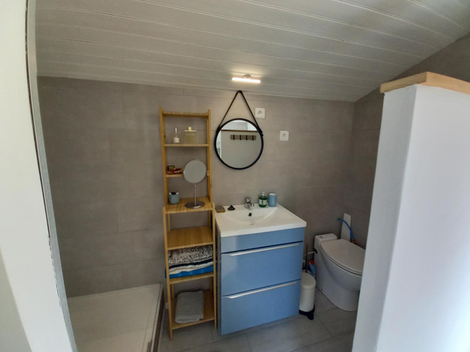 Bathroom 2, Ty'Chateau Carignan de Bordeaux B&B, Gironde