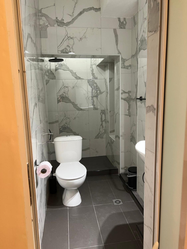 Others 5, Stivan Iskar Hotel, Stolichna
