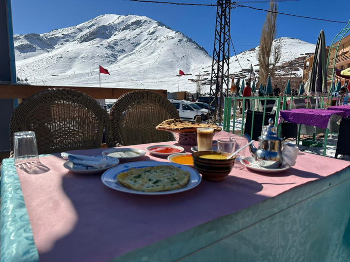 Food & Drinks