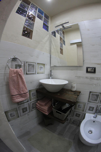 Bathroom 5, Lightroom, Aosta