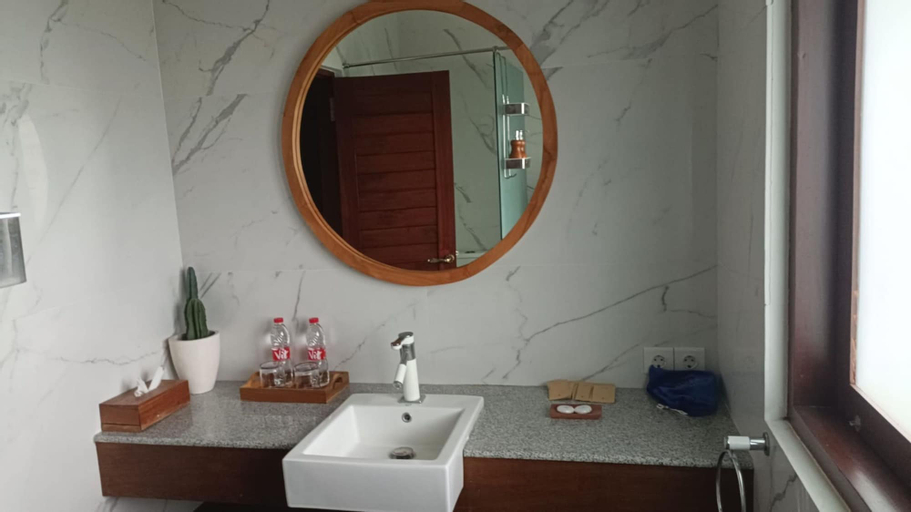 Bathroom 28