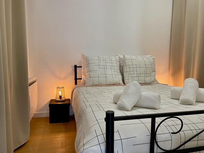 Bedroom 2, Esmeralda, Loir-et-Cher