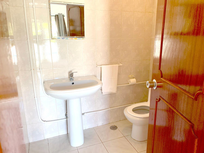 Bathroom 3, The Central Guesthouse, Faro