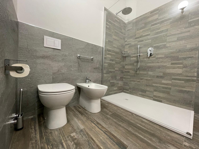 Bathroom 12