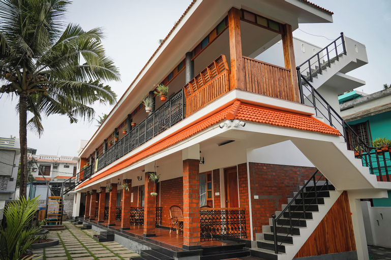 Exterior & Views
