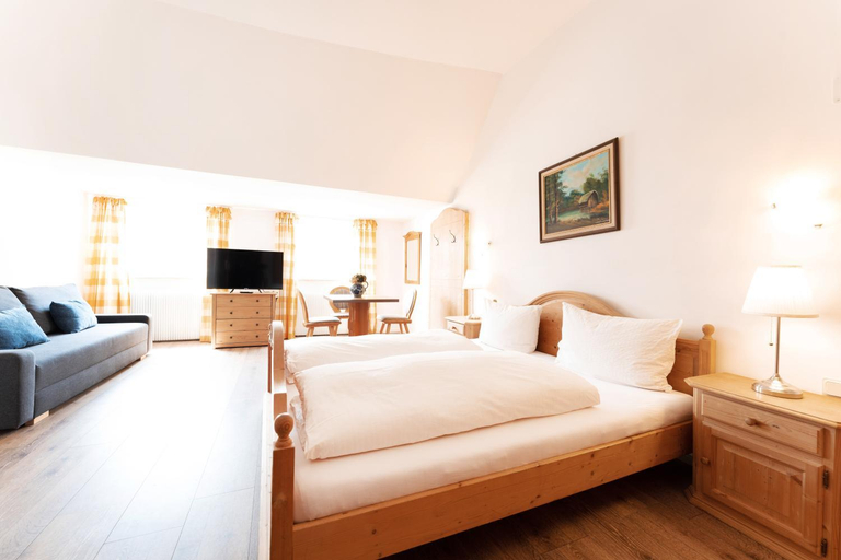 Bedroom 3, Hotel garni "Zum Engel", Ostallgäu