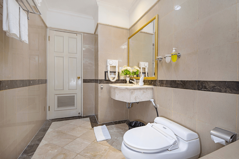 Bathroom 7