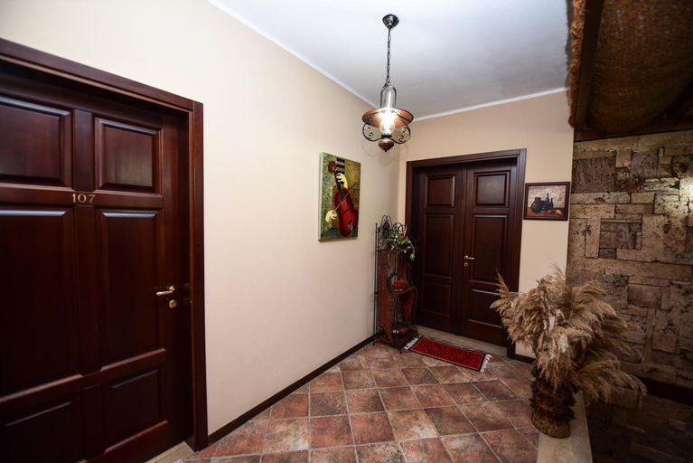 Others 5, Real Scampis Hotel, Elbasanit