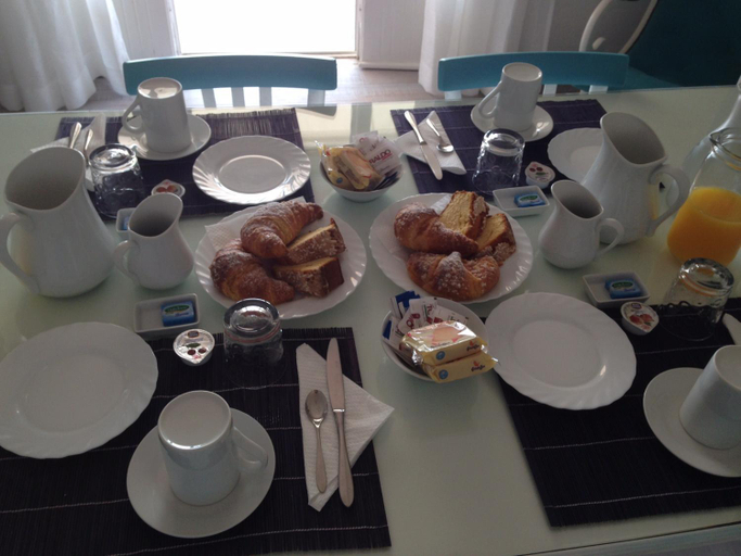 Food & Drinks 4, Macondo B&B, Latina