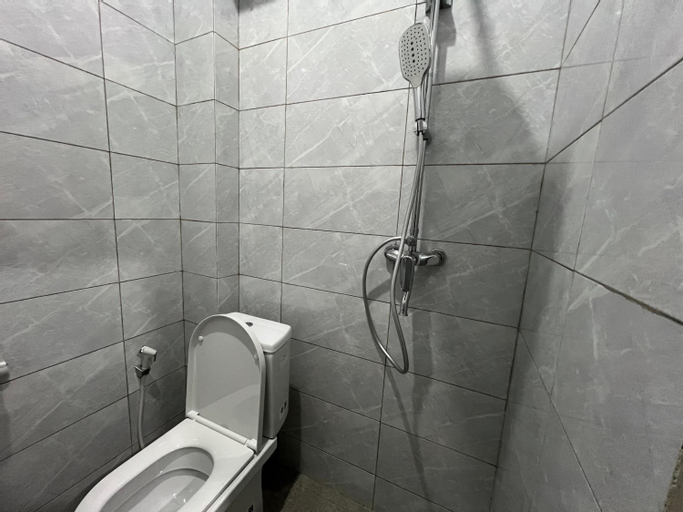 Bathroom 14