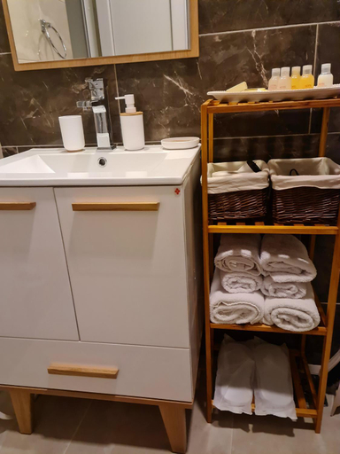 Bathroom 2, Apartments Zec