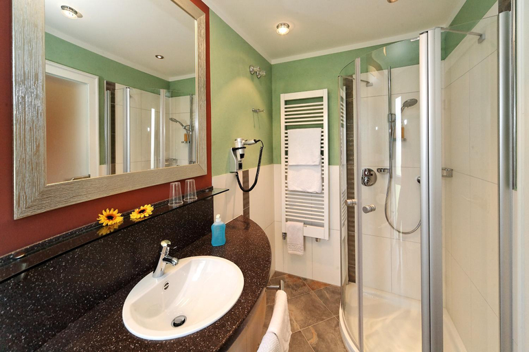 Bathroom 3, Hotel-Restaurant Fruchtl, Cham
