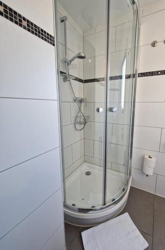 Bathroom 4, Das SP Hotel, Fürth