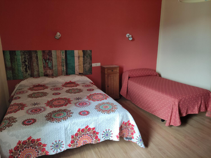 Bedroom 4, Hostal Ayestaran I, Navarra
