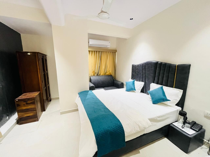 Bedroom 4, Hotel Royal SKY, Morbi