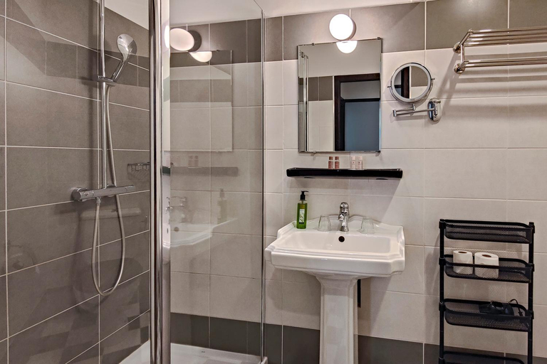 Bathroom 4, Hotel de France Nice, Alpes-Maritimes