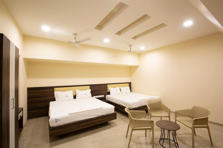 Bedroom 3, Ponnis Hotel, Dindigul