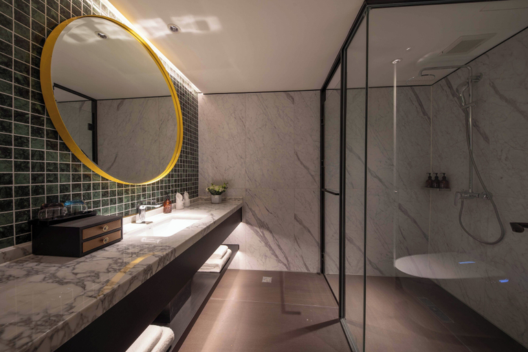 Bathroom 5, Jinglai Hotel Bushe, Shanghai