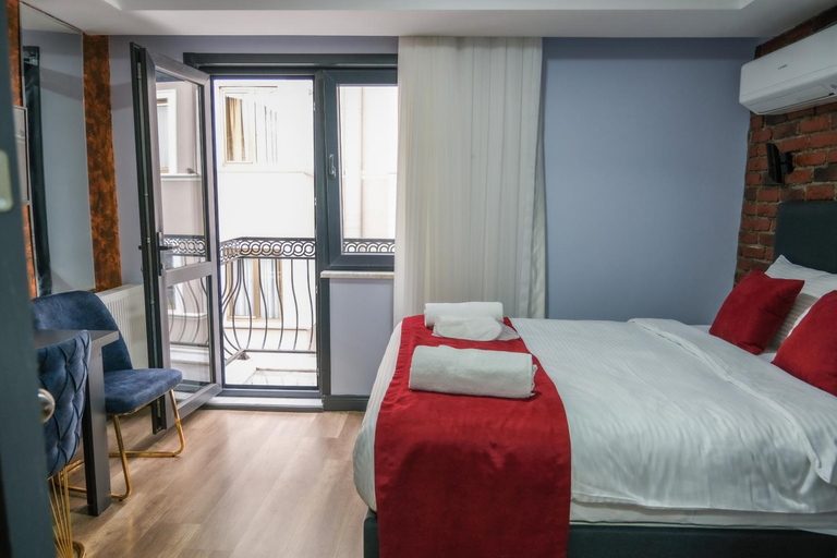 Bedroom 2, Yellow Mansion, Beyoğlu